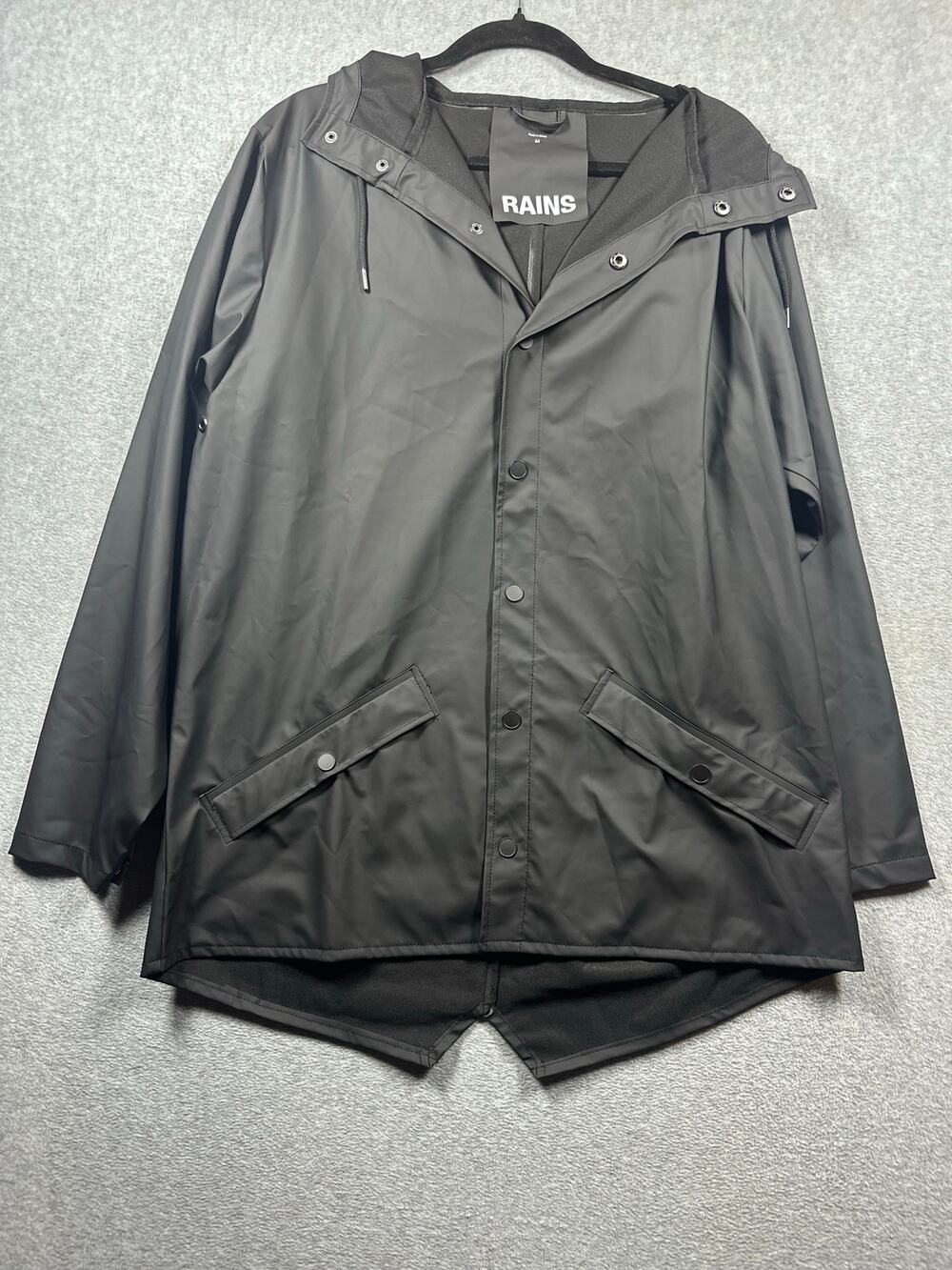 RAINS Waterproof Windbreaker Rain Jacket Men’s Medium Black Hooded Long Sleeves